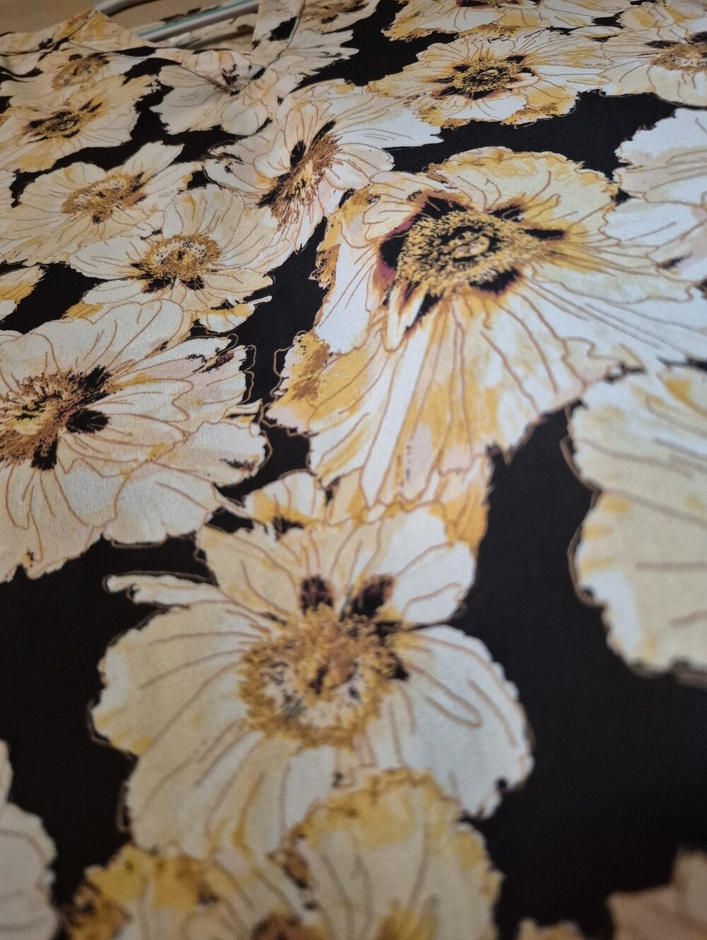 Maurices Floral V-Neck Blouse Size Medium - Picture 3 of 3